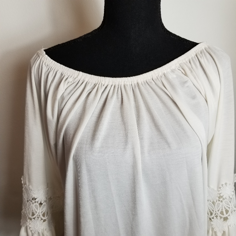 Win Win Ruffle Sleeve Tunic Top - Picture 2 of 9